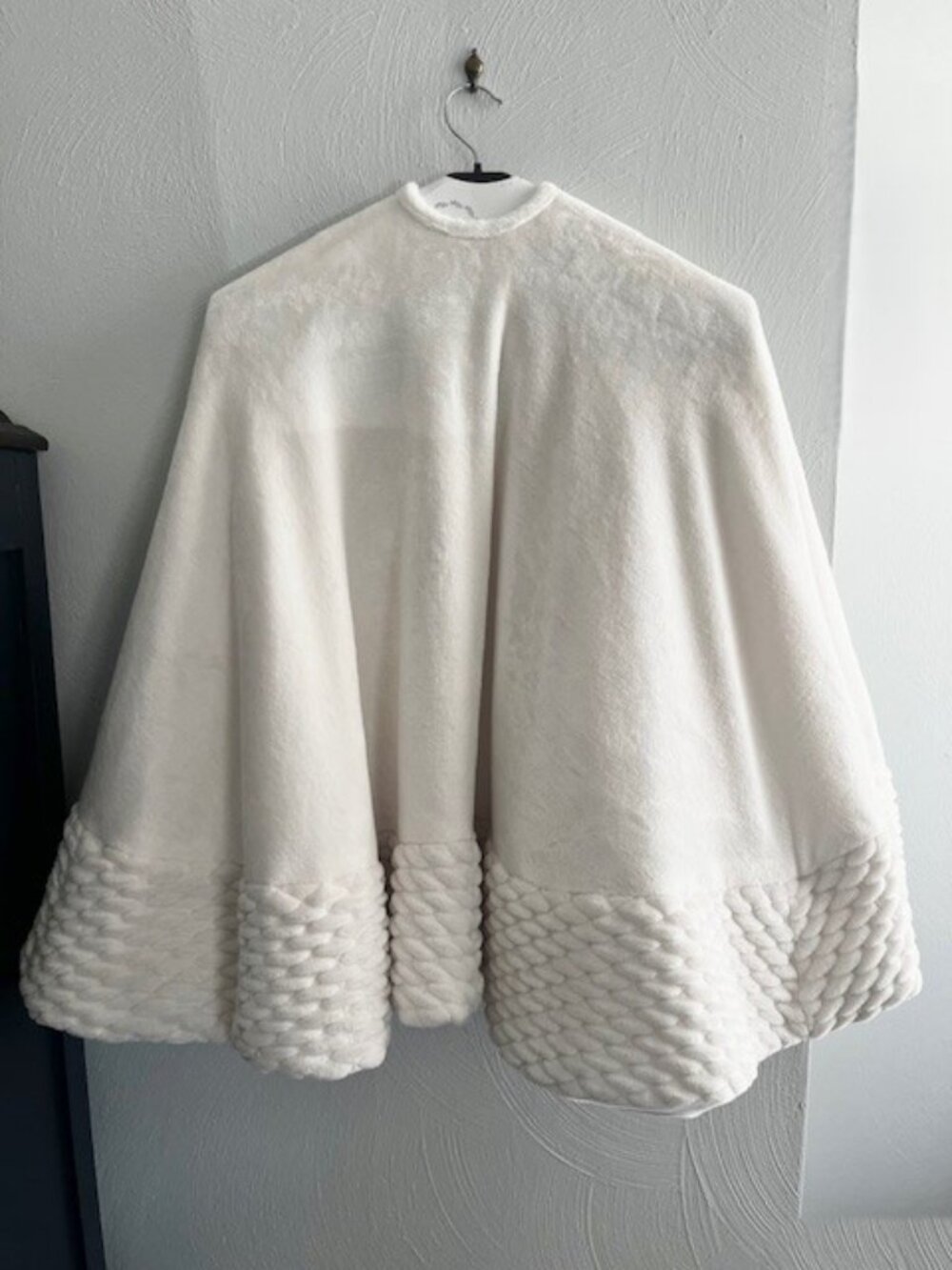 Farmhouse Tree Skirt Fluffy Basketweave Border Christmas